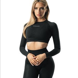Alphalete Amplify Black Long Sleeve Crop Top